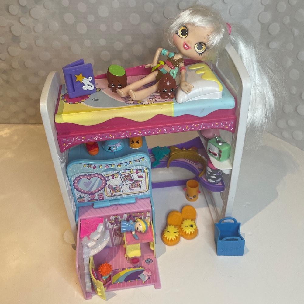 👀2/$20-Shopkins Lil Secrets Bedroom Hideaway with Kokonut Shoppie doll